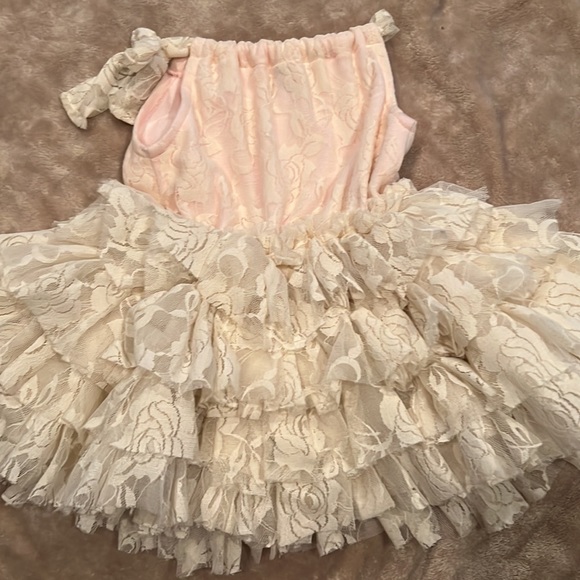 This dress is ADORABLE Pink and Ivory Lace - Picture 4 of 5